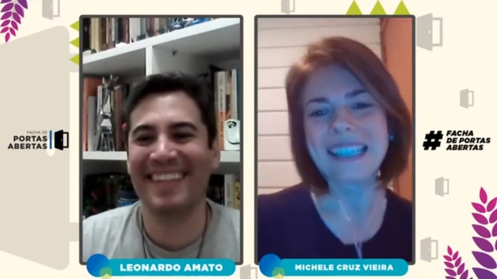 Uma imagem contendo mulher, sorrindo, computador, segurando

Descrição gerada automaticamente