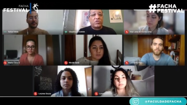 Uma imagem contendo foto, posando, homem, câmera

Descrição gerada automaticamente