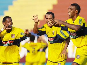 Atletas comemoram acesso a Série C, após vice-campeonato em 2010. Crédito: Blog Fut F-1.