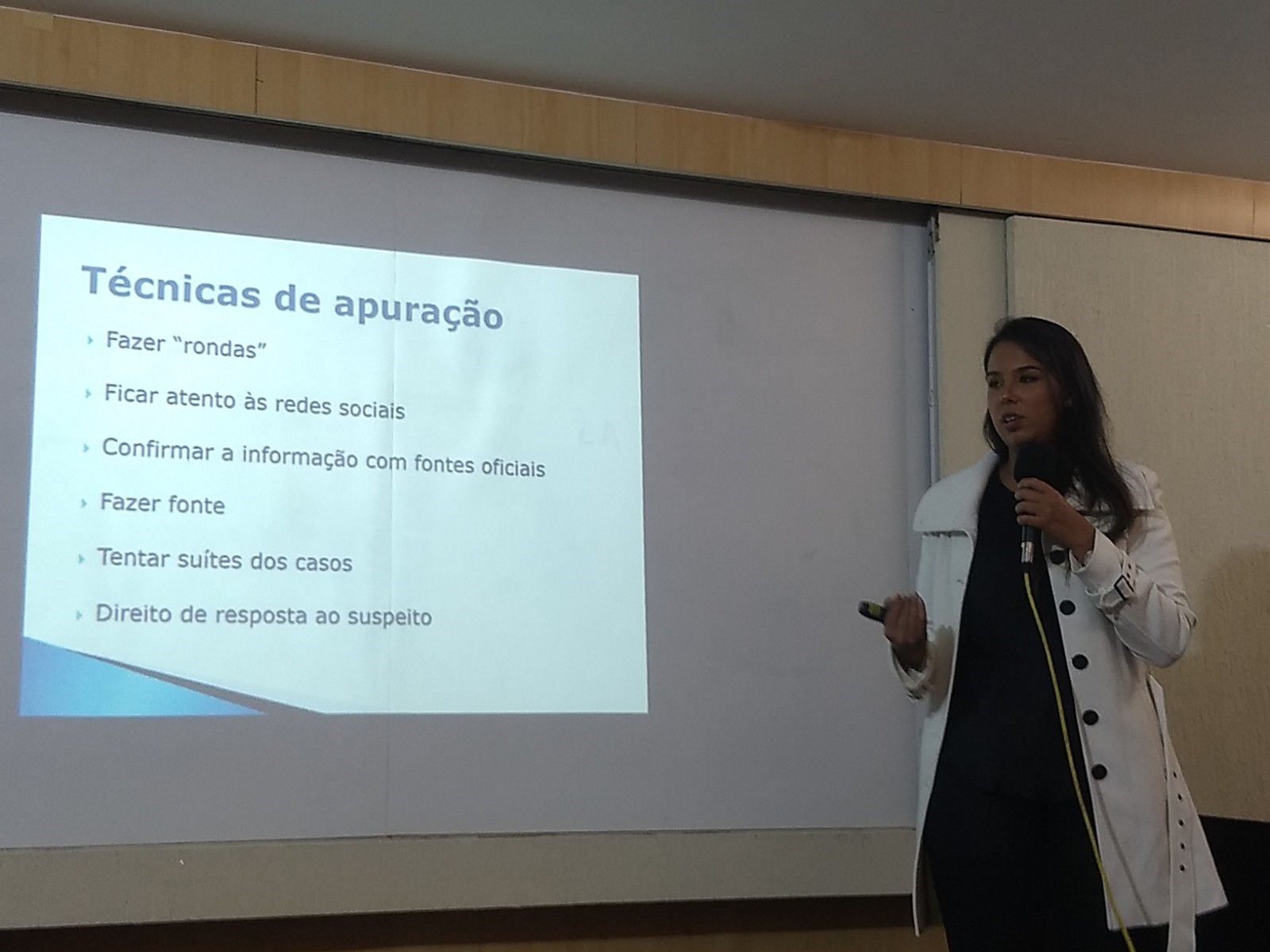 A repórter da rádio BandNews FM, Thuany Dossares no evento Tribunal da Mídia (Foto: Lucas Furtado Isaias)